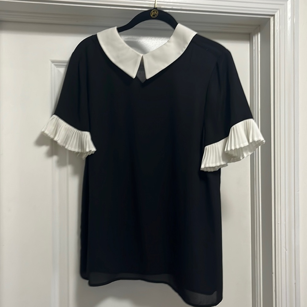 CeCe black and white top